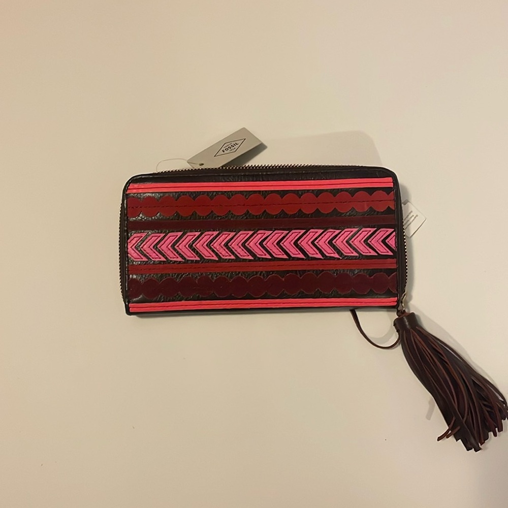 Fossil NWT Clutch Wallet. Burgundy- Pink